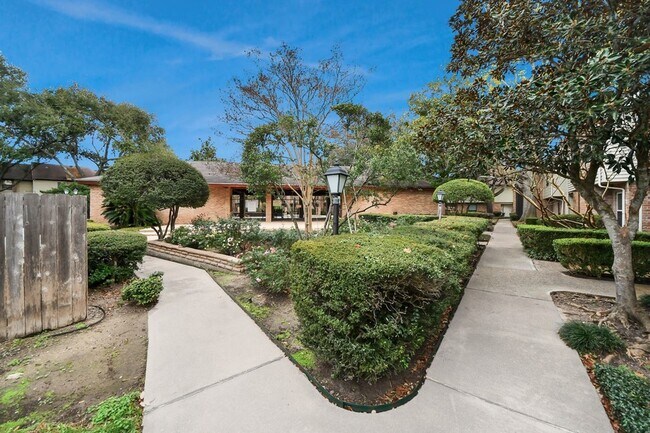 Building Photo - 2588 Bering Dr