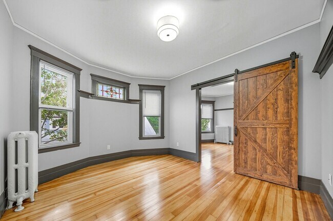 Building Photo - 24 Hinckley St