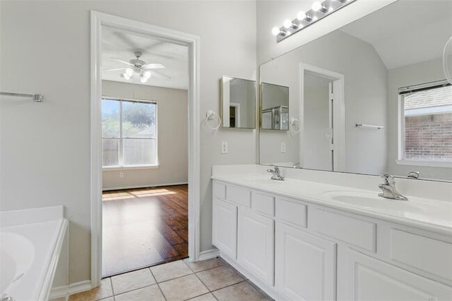 Building Photo - 4827 Claymill Ct