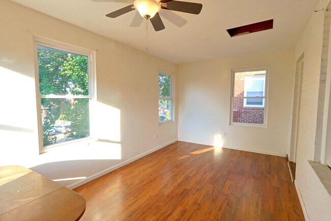 Building Photo - 3754 Dunnica Ave