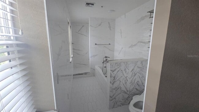 Building Photo - 215 18th Ave