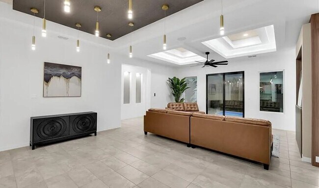 Building Photo - Luxury Living in Hyde Park – Edinburg/McAl...