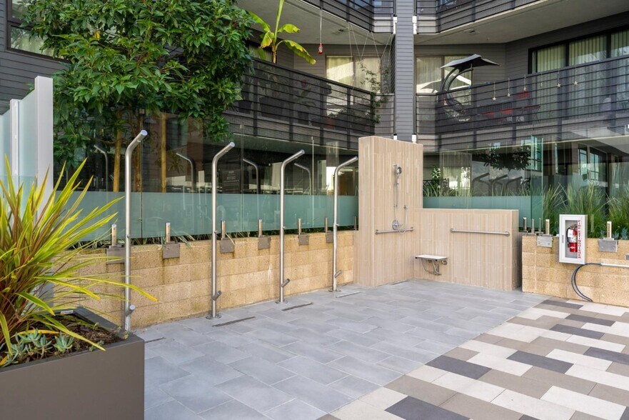 Building Photo - 3578 Rambla Pl