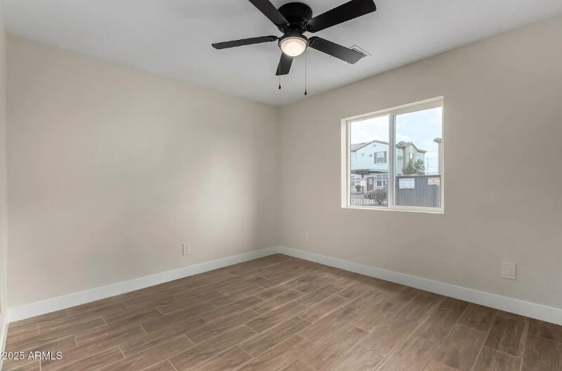Building Photo - 1009 S 17th Ave