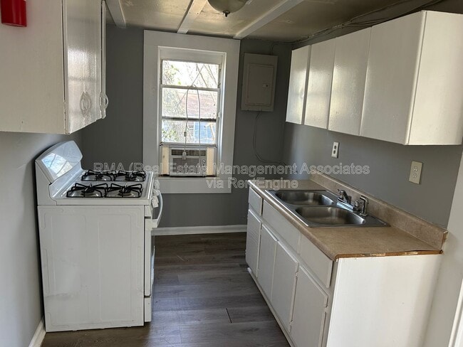 Building Photo - 526 N 8th St