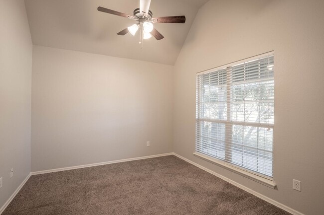 Building Photo - 3 Bed 2 Bath With Office in Tulsa