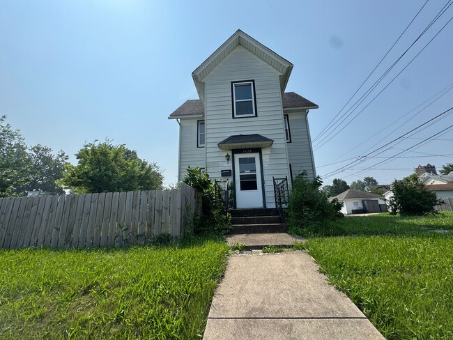 Primary Photo - 3 Bed, 1.5 Bath Home with Huge Yard, Deck ...