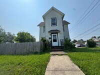 Building Photo - 3 Bed, 1.5 Bath Home with Huge Yard, Deck ...