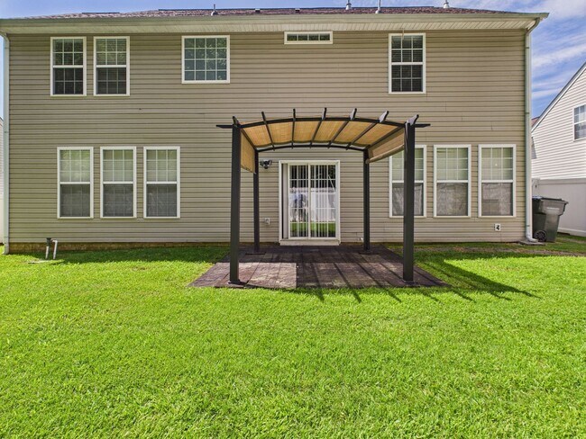 Building Photo - Charming 5-Bedroom 2.5 Bathroom Home locat...