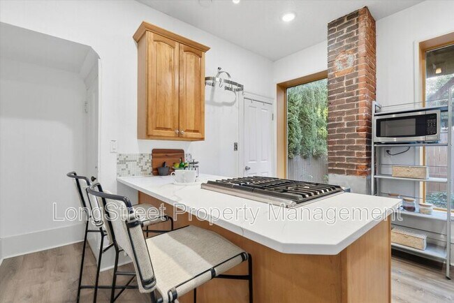 Building Photo - 2338 NW Hoyt St