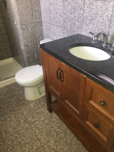 Building Photo - 2253 Iroquois Dr