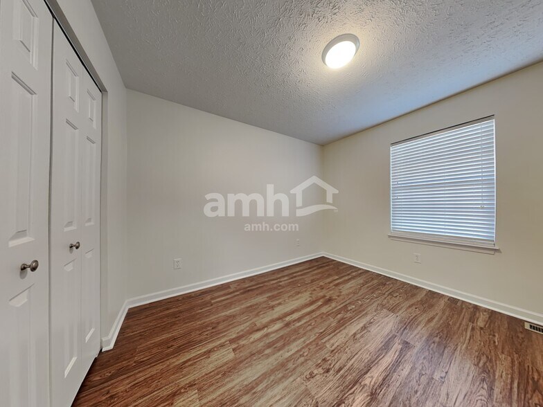 Building Photo - 922 Whispering Pine Way