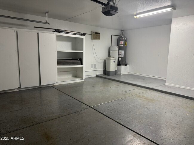 Building Photo - 12713 W Hollyhock Dr