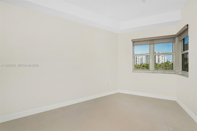 Building Photo - 20000 E Country Club Dr