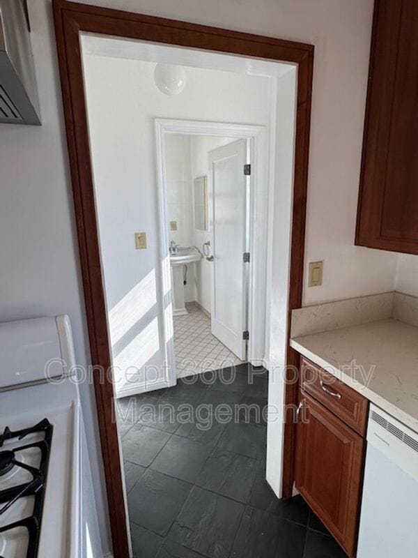 Building Photo - 2727 E De Soto St