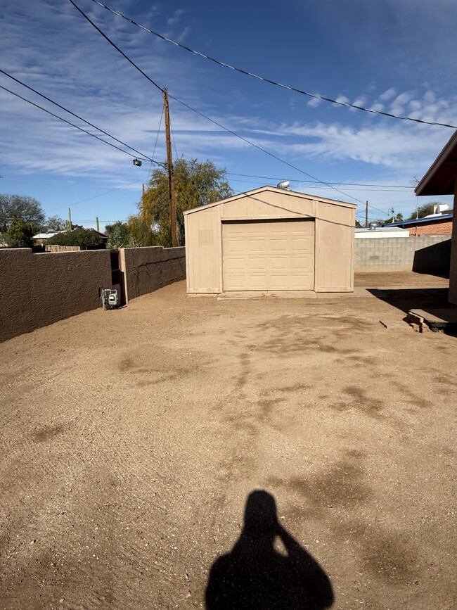 Building Photo - 7234 E Beverly Dr