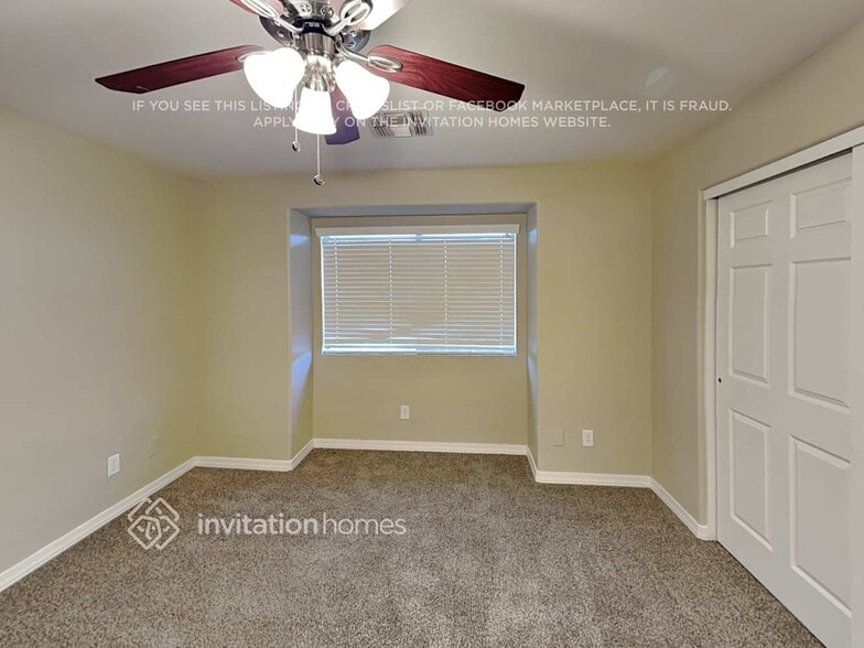 Building Photo - 30737 N Royal Oak Way