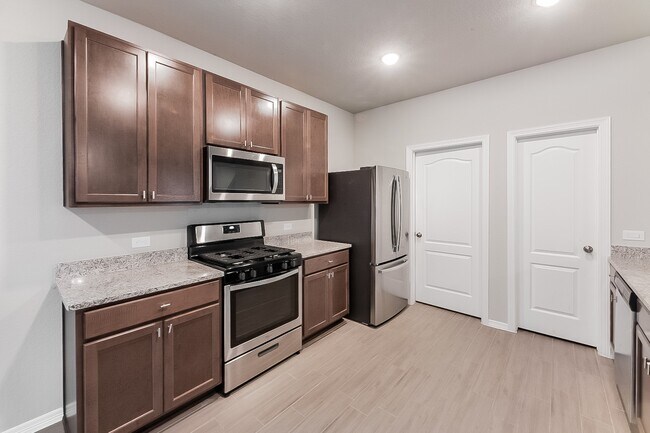 Building Photo - 25542 Valverdant Ct