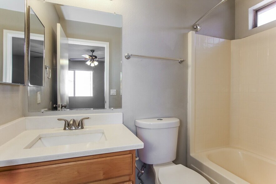 Building Photo - 10602 W Rosewood Dr