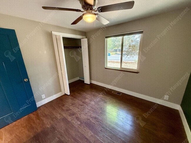 Building Photo - Single-Level 3 BR in NE Bend with large fully-fenced yard
