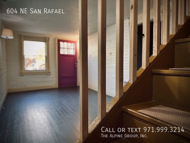 Building Photo - 604 NE San Rafael St