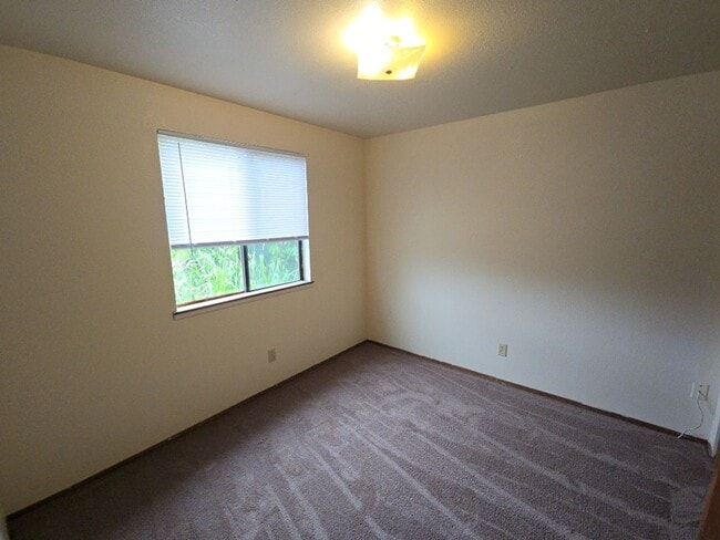 Building Photo - 3-Bedroom Arcata home located close to Cal...