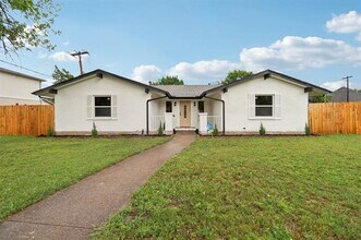 Building Photo - 3818 Wenatche Dr