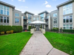 Building Photo - 2 Bed and 2 Bath Luxury Condo in Bellevue ...