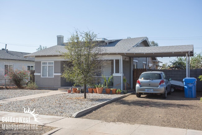 Building Photo - Charming 2Bdm 1Ba Duplex in Greater Corona...