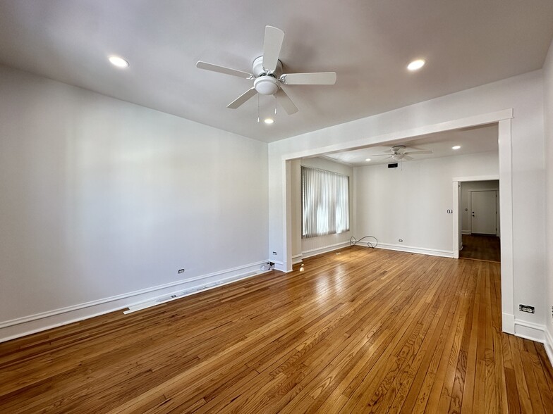 Building Photo - 3713 W Belmont Ave