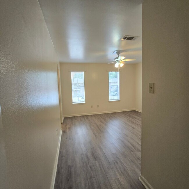 Building Photo - 8469 Governor Dr