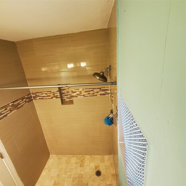 Building Photo - 606 Vincent St