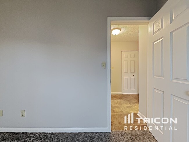Building Photo - 4921 May Ridge Ln