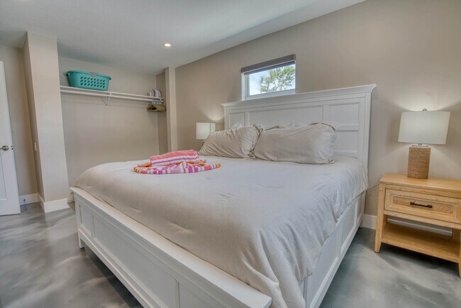 Building Photo - 126 Mango St