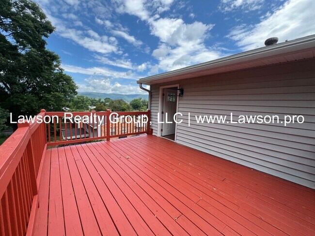 Building Photo - Five Bedroom, Updated Split Level in South...
