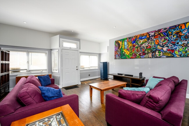 Building Photo - 1646 W Blackhawk St