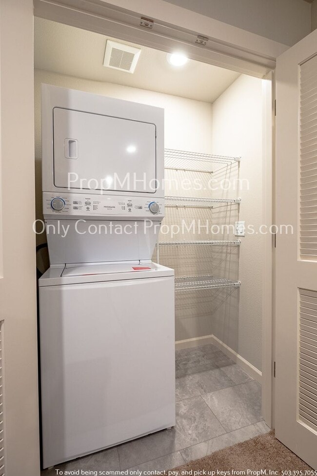 Building Photo - Bright and Relaxing 2-Bedroom in the Heart...