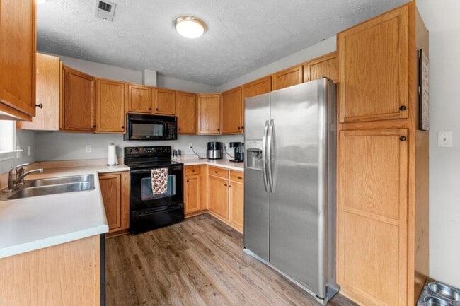 Building Photo - 121 Ashley Ct