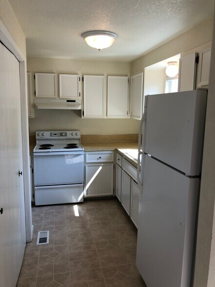 Building Photo - 583 Amanita St