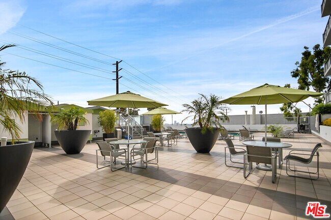 Building Photo - 1155 N La Cienega Blvd