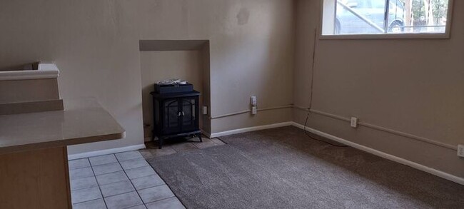 Building Photo - Quaint Provo Basement Apartment w lots of ...