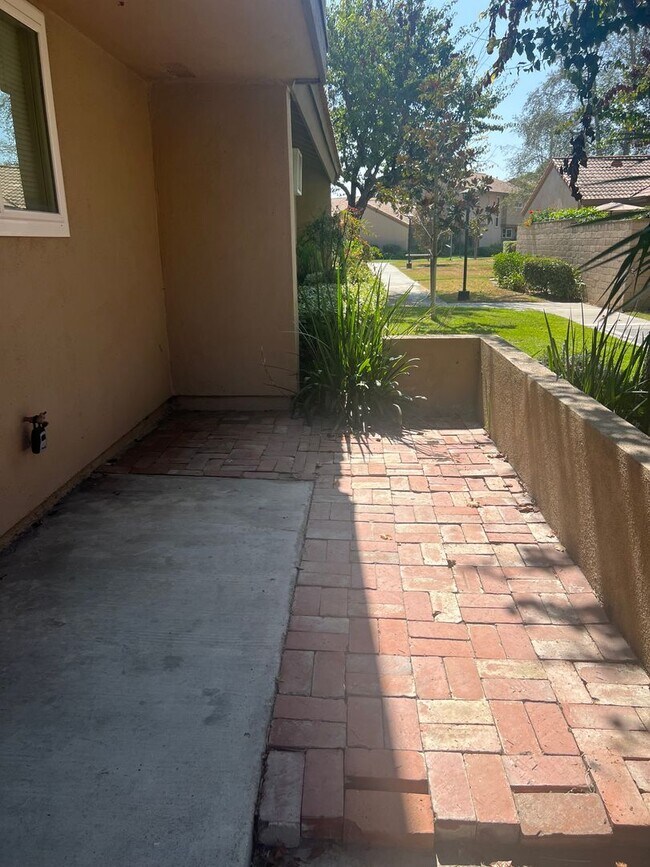 Building Photo - Charming upgraded home!