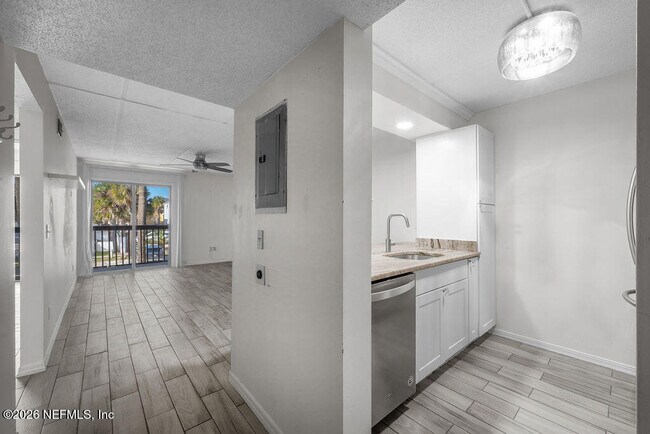 Building Photo - 400 1st St S