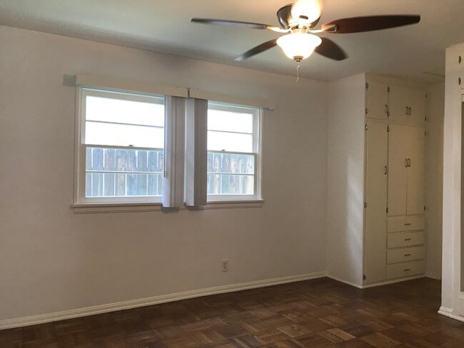 Building Photo - 2709-2711 Broadway Ave