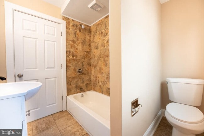 Building Photo - 2013 Edgmont Ave