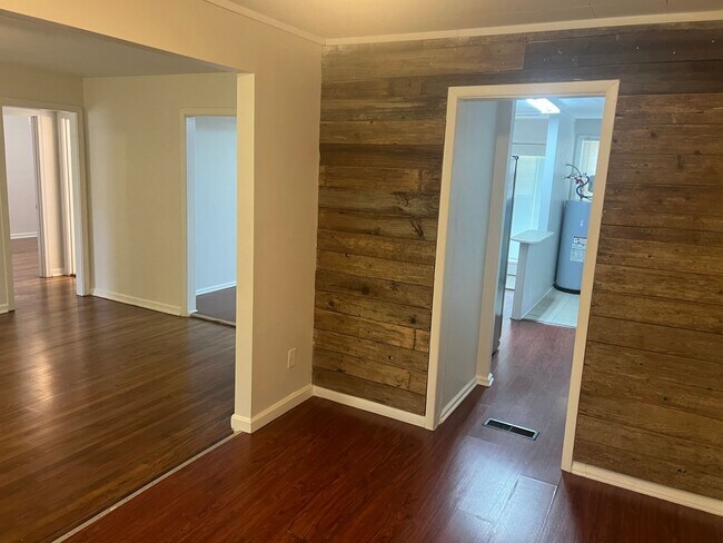 Building Photo - Charming Home with Great Location...Availa...