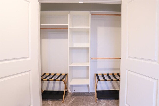 Building Photo - 717 E Elgin St