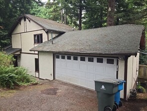 Building Photo - Pet Friendly! Redwood views! 3-bedroom hom...