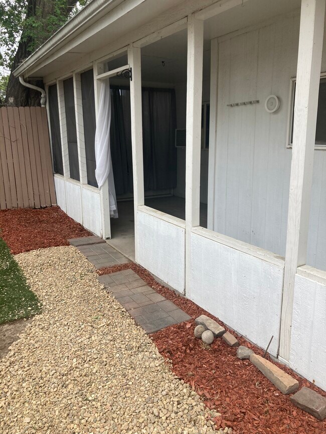 Primary Photo - 1430 Pinyon Ave
