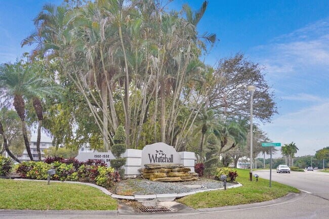Building Photo - 1526 Whitehall Dr